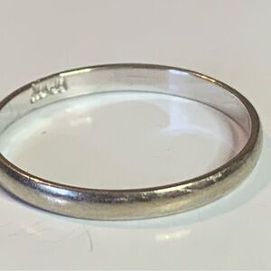10kt White Gold Band Ring! Size 7